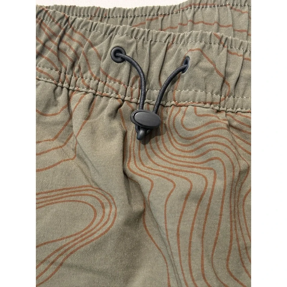 Nike Tech Open-Hem Woven Pants L Olive Topographic Print Straight Leg IM7838-325